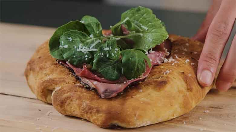 İki Etli Şarküteri Pizza Tarifi